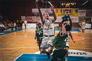 1. Kolo Niké SBL: BC Prievidza - MBK Handlová 55:57 (foto: Lukáš Droppan)	