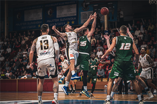 1. Kolo Niké SBL: BC Prievidza - MBK Handlová 55:57 (foto: Lukáš Droppan)	
