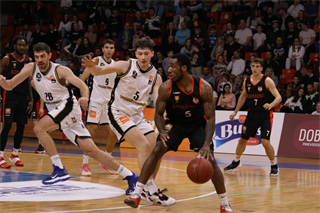4. Kolo Niké SBL: BC Prievidza - BC Komárno 65:56 (foto: Ladislav Szibilla)