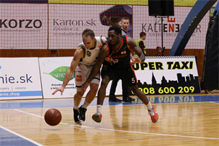 4. Kolo Niké SBL: BC Prievidza - BC Komárno 65:56 (foto: Ladislav Szibilla)