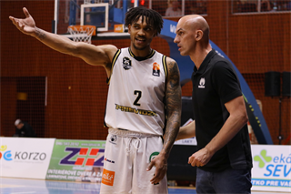 4. Kolo Niké SBL: BC Prievidza - BC Komárno 65:56 (foto: Ladislav Szibilla)