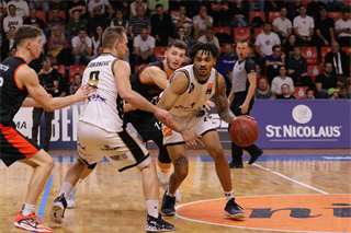 4. Kolo Niké SBL: BC Prievidza - BC Komárno 65:56 (foto: Ladislav Szibilla)
