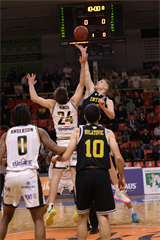 10. Kolo Niké SBL: BC Prievidza - Inter Bratislava 76:80 (foto: Ladislav Szibilla)