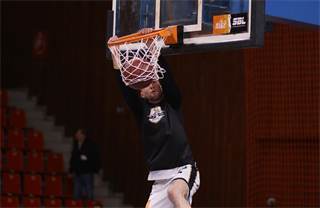15. Kolo Niké SBL: BC Prievidza - MBK Handlová 79:70 (foto: Ladislav Szibilla)