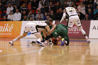 15. Kolo Niké SBL: BC Prievidza - MBK Handlová 79:70 (foto: Ladislav Szibilla)