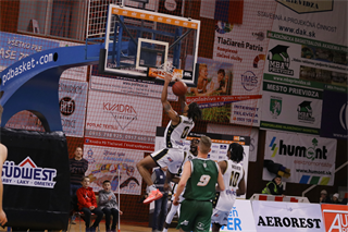 15. Kolo Niké SBL: BC Prievidza - MBK Handlová 79:70 (foto: Ladislav Szibilla)