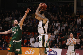 15. Kolo Niké SBL: BC Prievidza - MBK Handlová 79:70 (foto: Ladislav Szibilla)
