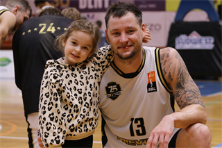 15. Kolo Niké SBL: BC Prievidza - MBK Handlová 79:70 (foto: Ladislav Szibilla)