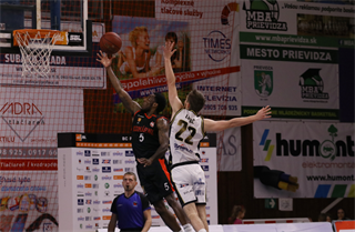 18. Kolo Niké SBL: BC Prievidza - BC Komárno 71:79 (foto: Ladislav Szibilla)