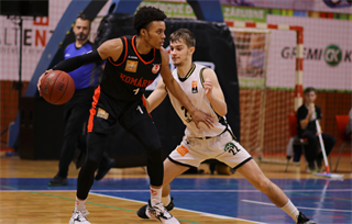 18. Kolo Niké SBL: BC Prievidza - BC Komárno 71:79 (foto: Ladislav Szibilla)