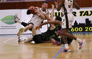 28. Kolo Niké SBL: BC Prievidza - Patrioti Levice 73:40 (foto: Ladislav Szibilla)