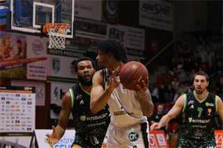 28. Kolo Niké SBL: BC Prievidza - Patrioti Levice 73:40 (foto: Ladislav Szibilla)