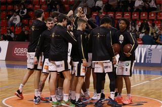 Štvrťfinále Play-off Niké SBL: BC Prievidza - Iskra Svit 81:74 (foto: Ladislav Szibilla)	