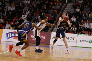 Štvrťfinále Play-off Niké SBL: BC Prievidza - Iskra Svit 81:74 (foto: Ladislav Szibilla)	
