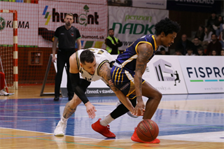 Štvrťfinále Play-off Niké SBL: BC Prievidza - Iskra Svit 81:74 (foto: Ladislav Szibilla)	