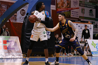 Štvrťfinále Play-off Niké SBL: BC Prievidza - Iskra Svit 81:74 (foto: Ladislav Szibilla)	