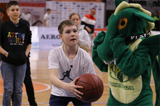 Štvrťfinále Play-off Niké SBL: BC Prievidza - Iskra Svit 81:74 (foto: Ladislav Szibilla)	