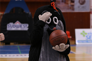 Štvrťfinále Play-off Niké SBL: BC Prievidza - Iskra Svit 81:74 (foto: Ladislav Szibilla)	