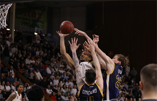 Štvrťfinále Play-off Niké SBL: BC Prievidza - Iskra Svit 81:74 (foto: Ladislav Szibilla)	