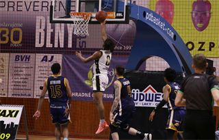 Štvrťfinále Play-off Niké SBL: BC Prievidza - Iskra Svit 81:74 (foto: Ladislav Szibilla)	
