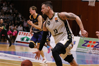 Štvrťfinále Play-off Niké SBL: BC Prievidza - Iskra Svit 81:74 (foto: Ladislav Szibilla)	
