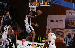 Štvrťfinále Play-off Niké SBL: BC Prievidza - Iskra Svit 81:74 (foto: Ladislav Szibilla)	