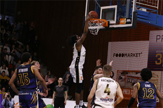 Štvrťfinále Play-off Niké SBL: BC Prievidza - Iskra Svit 81:74 (foto: Ladislav Szibilla)	