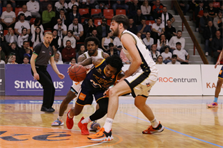 Štvrťfinále Play-off Niké SBL: BC Prievidza - Iskra Svit 81:74 (foto: Ladislav Szibilla)	