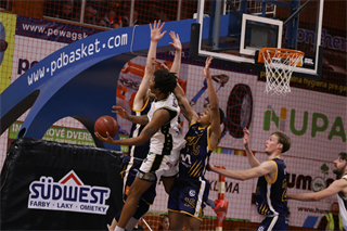 Štvrťfinále Play-off Niké SBL: BC Prievidza - Iskra Svit 81:74 (foto: Ladislav Szibilla)	