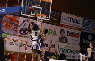 Štvrťfinále Play-off Niké SBL: BC Prievidza - Iskra Svit 81:74 (foto: Ladislav Szibilla)	