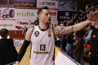 Štvrťfinále Play-off Niké SBL: BC Prievidza - Iskra Svit 81:74 (foto: Ladislav Szibilla)	