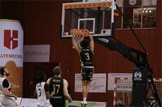 24. Kolo Niké SBL: BC Prievidza - BC Komárno 86:71 (foto: Ladislav Szibilla)	