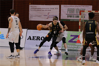 24. Kolo Niké SBL: BC Prievidza - BC Komárno 86:71 (foto: Ladislav Szibilla)	
