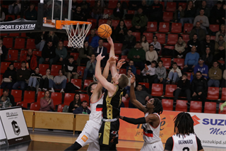 24. Kolo Niké SBL: BC Prievidza - BC Komárno 86:71 (foto: Ladislav Szibilla)	