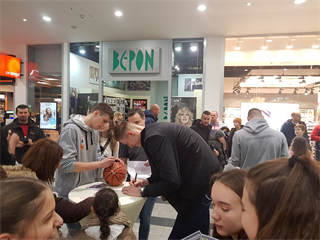 Autogramiáda BC Prievidza v OC Korzo