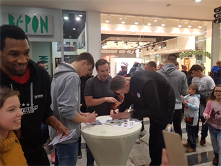 Autogramiáda BC Prievidza v OC Korzo