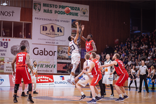 1. zápas play off Eurovia SBL: BC Prievidza - MBK Rieker Com-Therm Komárno 71:78 (foto: Vladimír Králik)