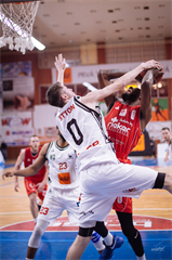 1. zápas play off Eurovia SBL: BC Prievidza - MBK Rieker Com-Therm Komárno 71:78 (foto: Vladimír Králik)