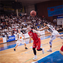 1. zápas play off Eurovia SBL: BC Prievidza - MBK Rieker Com-Therm Komárno 71:78 (foto: Vladimír Králik)