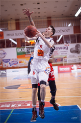 3. zápas play off Eurovia SBL: BC Prievidza - MBK Rieker Com-Therm Komárno 74:80 (foto: Vladimír Králik)