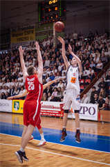 3. zápas play off Eurovia SBL: BC Prievidza - MBK Rieker Com-Therm Komárno 74:80 (foto: Vladimír Králik)