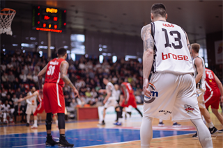 3. zápas play off Eurovia SBL: BC Prievidza - MBK Rieker Com-Therm Komárno 74:80 (foto: Vladimír Králik)