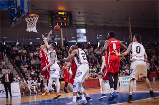 3. zápas play off Eurovia SBL: BC Prievidza - MBK Rieker Com-Therm Komárno 74:80 (foto: Vladimír Králik)