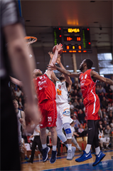 3. zápas play off Eurovia SBL: BC Prievidza - MBK Rieker Com-Therm Komárno 74:80 (foto: Vladimír Králik)