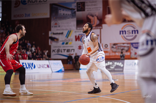 3. zápas play off Eurovia SBL: BC Prievidza - MBK Rieker Com-Therm Komárno 74:80 (foto: Vladimír Králik)