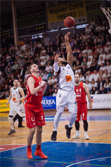 3. zápas play off Eurovia SBL: BC Prievidza - MBK Rieker Com-Therm Komárno 74:80 (foto: Vladimír Králik)