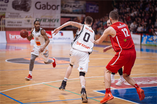 3. zápas play off Eurovia SBL: BC Prievidza - MBK Rieker Com-Therm Komárno 74:80 (foto: Vladimír Králik)