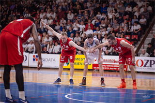 3. zápas play off Eurovia SBL: BC Prievidza - MBK Rieker Com-Therm Komárno 74:80 (foto: Vladimír Králik)