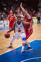 3. zápas play off Eurovia SBL: BC Prievidza - MBK Rieker Com-Therm Komárno 74:80 (foto: Vladimír Králik)