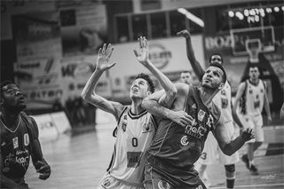 3. zápas play off Eurovia SBL: BC Prievidza - MBK Rieker Com-Therm Komárno 74:80 (foto: Vladimír Králik)
